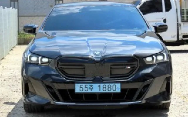 국산하이브리드 i5 M60 xDrive 매물 사진 2 - 2023/09 32,158km